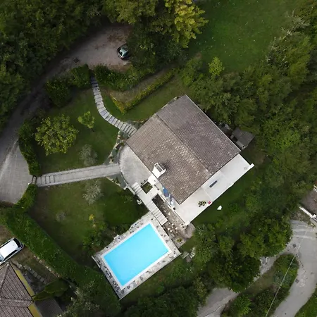 Mit Pool *